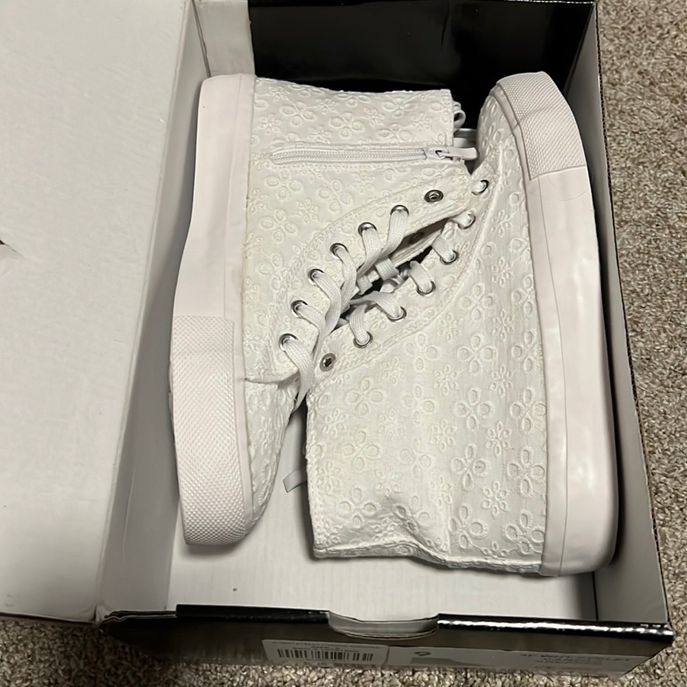 Torrid BNIB white high top US 9 womens